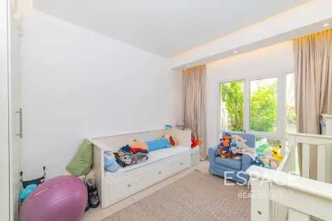 Vila v Meadows, Dubai, SAE 6 spální, 505 m2 č. 738210 - Fotografia 15
