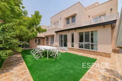 Vila v Meadows, Dubai, SAE 6 spální, 505 m2 č. 738210 - Fotografia 17