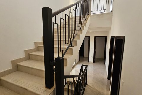 Városi lakóépület itt: Ras Al Khaimah, EAE, 4 hálószoba, 376 m², azonosító: 735185 - fénykép 11