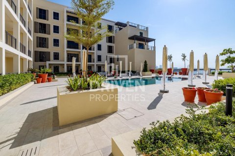Lägenhet till försäljning i Jumeirah, Dubai, UAE 1 sovrum, 84.54 kvm Nr. 767321 - fotografi 18