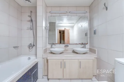 Appartamento in affitto a Palm Jumeirah, Dubai, EAU 2 camere da letto, 144 mq. № 738141 - foto 16