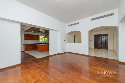 Villa sa Meadows, Dubai, UAE 5 silid-tulugan, 369 sq.m. № 738140 - larawan 5
