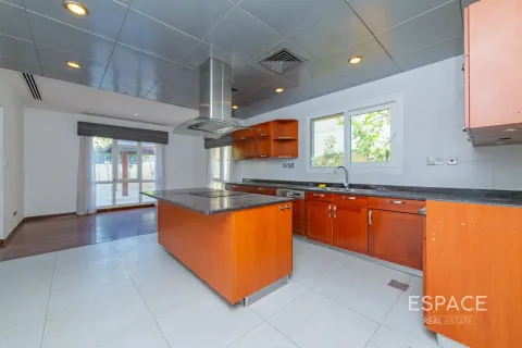 Villa sa Meadows, Dubai, UAE 5 silid-tulugan, 369 sq.m. № 738140 - larawan 3
