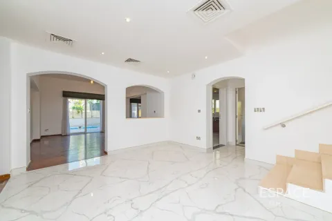 Villa sa Meadows, Dubai, UAE 5 silid-tulugan, 369 sq.m. № 738140 - larawan 2