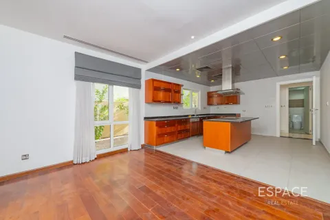 Villa sa Meadows, Dubai, UAE 5 silid-tulugan, 369 sq.m. № 738140 - larawan 6