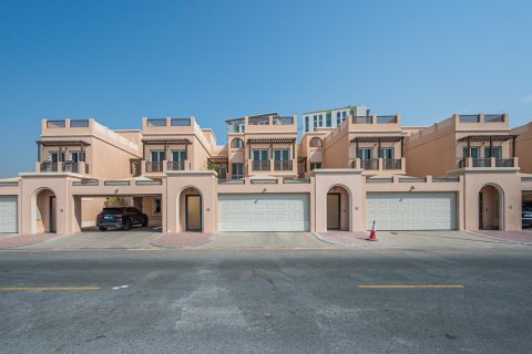 Villa til leie i Al Barsha, Dubai, Emiratene 4 soverom, 464.52 kvm Nr. 757515 - Foto 2
