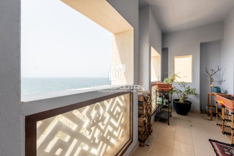 Apartment in Palm Jumeirah, Dubai, UAE 3 bedrooms, 222 sq.m. № 663895 - photo 19
