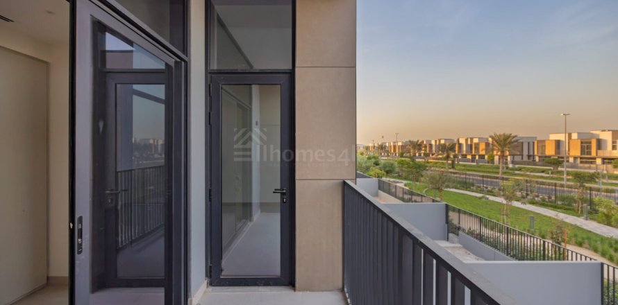 Townhouse in Mudon, Dubai, UAE 3 bedrooms, 186 sq.m. № 740644