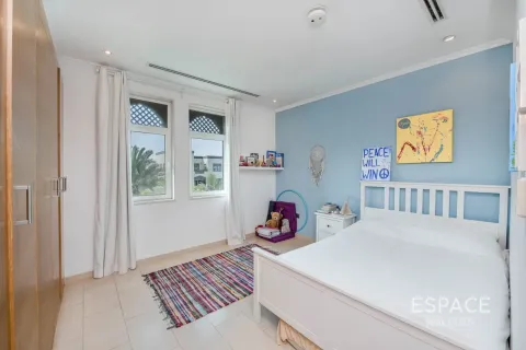 Vila v Jumeirah Park, Dubai, SAE 3 ložnice, 285 m² Č.: 661248 - fotografie 9