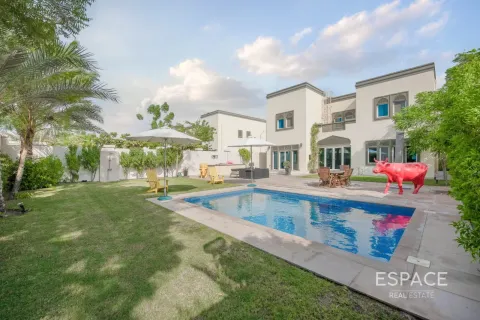 Villa en Jumeirah Park, Dubai, EAU 3 dormitorios, 285 m² № 661248