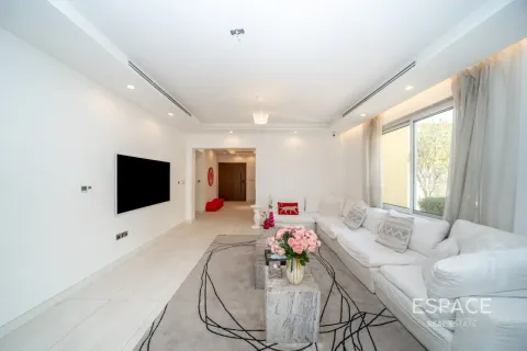 וילה להשכרה ב Jumeirah Park, Dubai, איחוד האמירויות  4 חדרי שינה, 328 מ"ר, מספר 738269 - תמונה 19