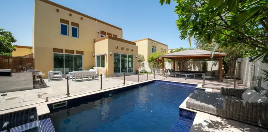 וילה ב Jumeirah Park, Dubai, איחוד האמירויות 4 חדרי שינה, 328 מ"ר מספר 738269