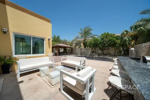 וילה להשכרה ב Jumeirah Park, Dubai, איחוד האמירויות  4 חדרי שינה, 328 מ"ר, מספר 738269 - תמונה 2