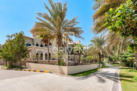 Villa i Palm Jumeirah, Dubai, UAE 4 soveværelser, 564.57 kvm № 759428