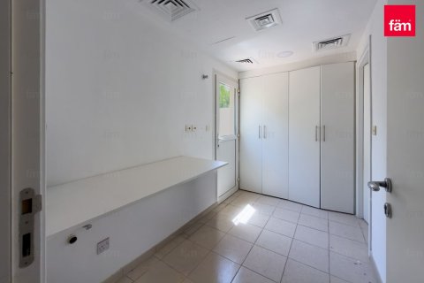 Villa til salg i Dubai, UAE 3 soveværelser, 527.2 kvm № 764109 - foto 18