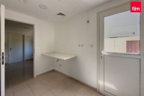 Villa til salg i Dubai, UAE 3 soveværelser, 527.2 kvm № 764109 - foto 16