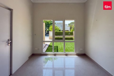 Villa til salg i Dubai, UAE 3 soveværelser, 527.2 kvm № 764109 - foto 10