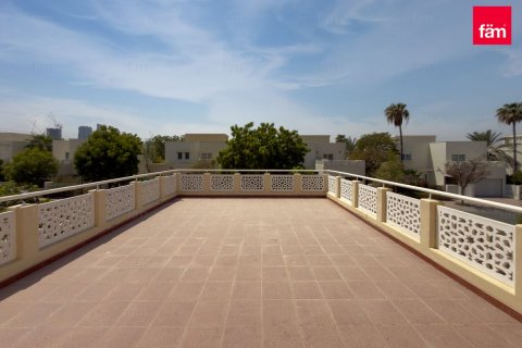 Villa til salg i Dubai, UAE 3 soveværelser, 527.2 kvm № 764109 - foto 25