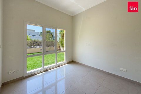 Villa til salg i Dubai, UAE 3 soveværelser, 527.2 kvm № 764109 - foto 9