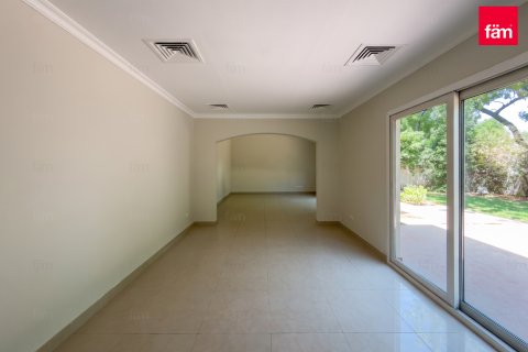 Villa til salg i Dubai, UAE 3 soveværelser, 527.2 kvm № 764109 - foto 8