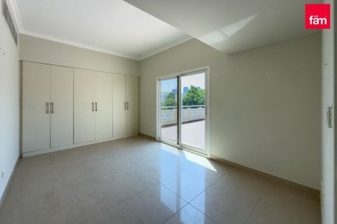 Villa til salg i Dubai, UAE 3 soveværelser, 527.2 kvm № 764109 - foto 15