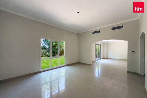 Villa til salg i Dubai, UAE 3 soveværelser, 527.2 kvm № 764109 - foto 3
