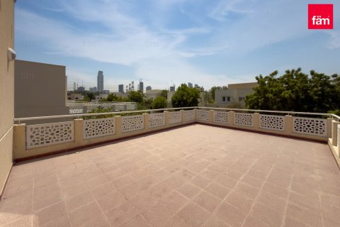 Villa til salg i Dubai, UAE 3 soveværelser, 527.2 kvm № 764109 - foto 24