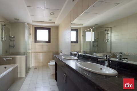Townhouse in Dubai, UAE 4 bedrooms, 309.4 sq.m. № 718498 - photo 14