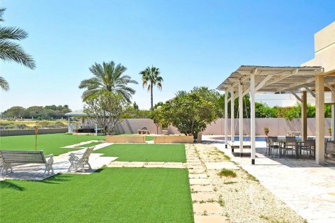 Huvila Arabian Ranches, Dubai, Arabiemiraatit 5 makuuhuonetta, 493.22 m2 № 733900 - kuva 12
