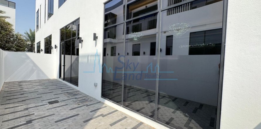 Jumeirah、Dubai、UAEにあるヴィラ 6ベッドルーム、372 m2 No658898