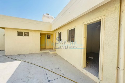 Vilë në Jumeirah, Dubai, Emiratet e Bashkuara Arabe 5 dhoma gjumi, 465 m2. № 658899 - Foto 29