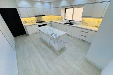 Vilë në Jumeirah, Dubai, Emiratet e Bashkuara Arabe 5 dhoma gjumi, 465 m2. № 658899 - Foto 5