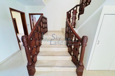 Vilë në Jumeirah, Dubai, Emiratet e Bashkuara Arabe 5 dhoma gjumi, 465 m2. № 658899 - Foto 16