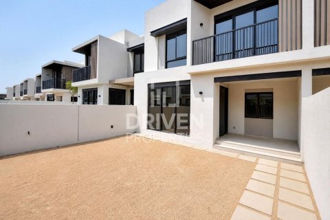 Kamienica w Jebel Ali, Dubai, ZEA 4 sypialnie, 254.74 mkw. nr 765665
