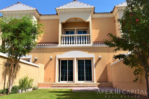 Kaupunkipientalo Jumeirah Village Triangle, Dubai, Arabiemiraatit 1 makuuhuone, 180 m2 № 255373