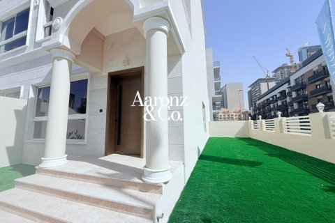 Ridamaja asukohaga Jumeirah Village Circle, Dubai, AÜE: 4 magamistoaga, 286 m² Nr 758285