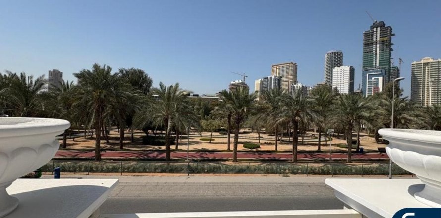 Māja Jumeirah Village Circle, Dubaijā, AAE 4 istabas, 285 m2 Nr. 697963