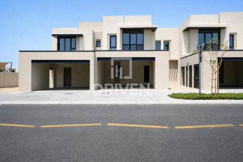 Kamienica w Jebel Ali, Dubai, ZEA 3 sypialnie, 240.53 mkw. nr 765526