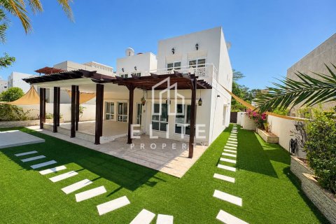 Vilë në Meadows, Dubai, Emiratet e Bashkuara Arabe 4 dhoma gjumi, 332 m2. № 741369