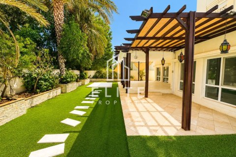 Vila u Meadows, Dubai, UAE 4 spavaćih soba, 332 m2 Br. 741369 - fotografija 2