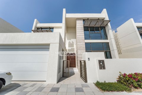 Vilë në Mohammed Bin Rashid City, Dubai, Emiratet e Bashkuara Arabe 4 dhoma gjumi, 470 m2. № 663336