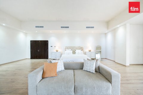Vilă de închiriat în Al Barsha, Dubai, EAU 5 dormitoare, 1277.9 mp.  №752194 - poză 16