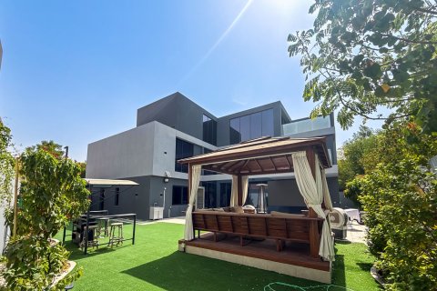Villa till försäljning i Tilal City, Sharjah, UAE 5 sovrum, 626.49 kvm Nr. 759760 - fotografi 2