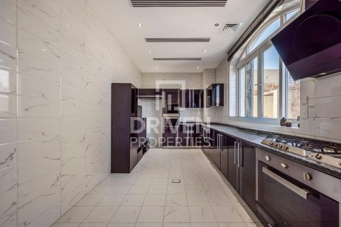Vila di Nadd Al Sheba, Dubai, UAE 6 bilik tidur, 1858.06 meter persegi № 757174 - foto 18