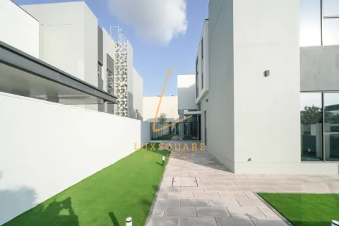 Villa te huur in Al Furjan, Dubai, VAE 5 slaapkamers, 570 vr.m., nr 715251 - foto 10