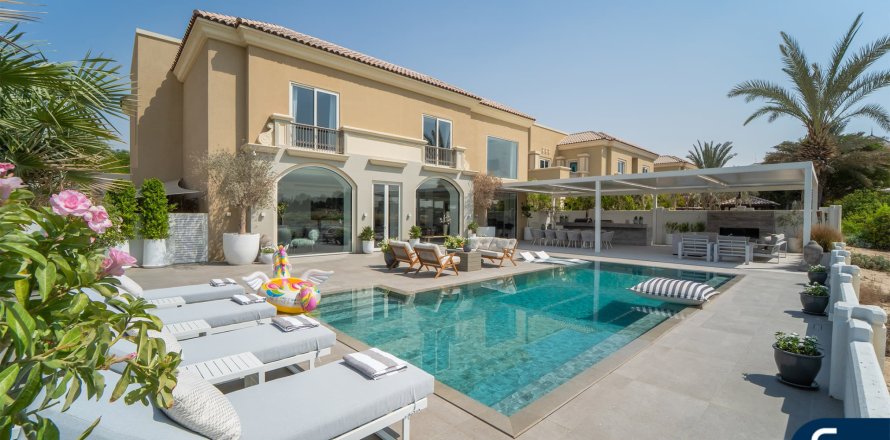 Villa in Dubai Sports City, Dubai, UAE 6 bedrooms, 590 sq.m. № 688733