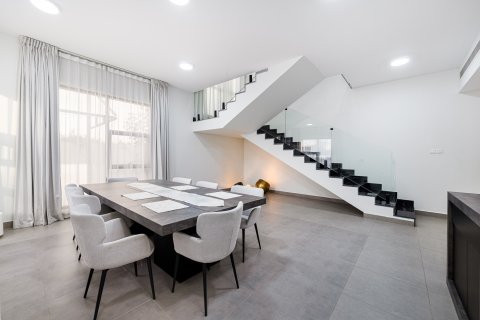 Vilë në Umm Suqeim, Dubai, Emiratet e Bashkuara Arabe 4 dhoma gjumi, 390.19 m2. № 750916 - Foto 2