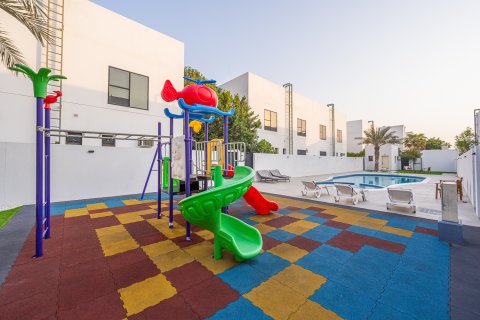 Vilë në Umm Suqeim, Dubai, Emiratet e Bashkuara Arabe 4 dhoma gjumi, 390.19 m2. № 750916 - Foto 21