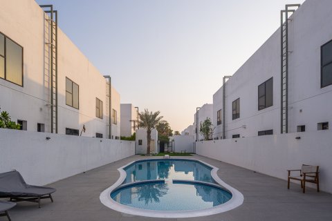 Vilë në Umm Suqeim, Dubai, Emiratet e Bashkuara Arabe 4 dhoma gjumi, 390.19 m2. № 750916 - Foto 22