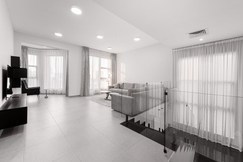Vilë në Umm Suqeim, Dubai, Emiratet e Bashkuara Arabe 4 dhoma gjumi, 390.19 m2. № 750916 - Foto 4